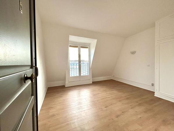 Paris - Rue Mouffetard  - Studio de 18,90 m2 - Dernier étage
