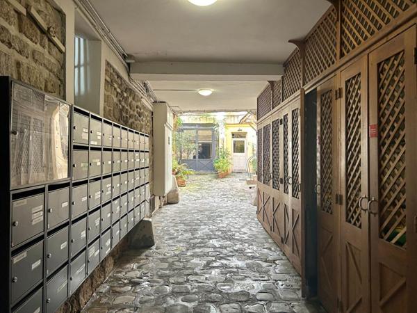 Paris - Rue Mouffetard  - Studio de 18,90 m2 - Dernier étage