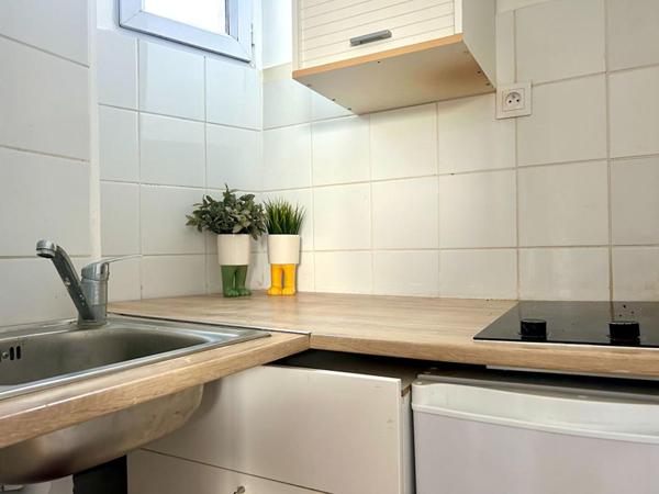 Paris - Rue Mouffetard  - Studio de 18,90 m2 - Dernier étage