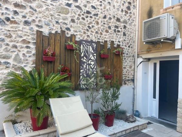 MAISON DE VILLAGE ENV 138 M² AU CHARME FOU: GITEenv 85M² + STUDIO et DEPENDANCE GARAGE BASSIN