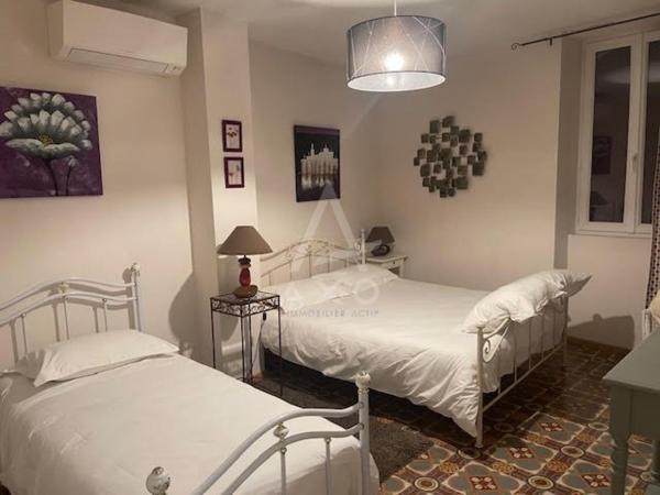 MAISON DE VILLAGE ENV 138 M² AU CHARME FOU: GITEenv 85M² + STUDIO et DEPENDANCE GARAGE BASSIN