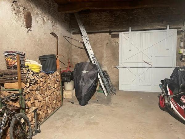 MAISON DE VILLAGE ENV 138 M² AU CHARME FOU: GITEenv 85M² + STUDIO et DEPENDANCE GARAGE BASSIN