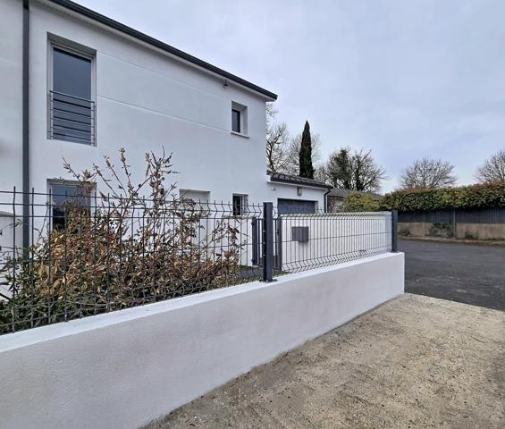 Maison récente plein centre