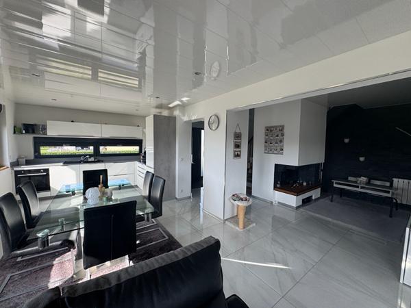 MAISON  230 M² HAB 230 TERRAIN  1216  M² PROCHE LURE