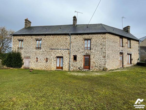 En campagne, commune de MELLERAY LA VALLEE, maison en pierres comprenant : 
- Au rez-de-chauss...