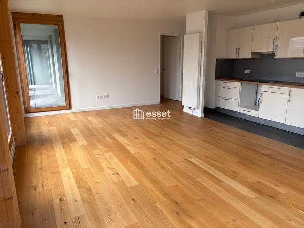 Location Appartement 4 pièces 79.2 m² - Paris 75018