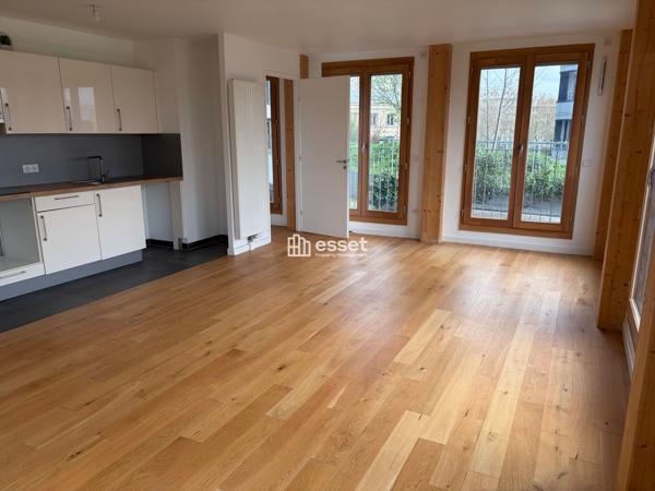 Location Appartement 4 pièces 79.2 m² - Paris 75018