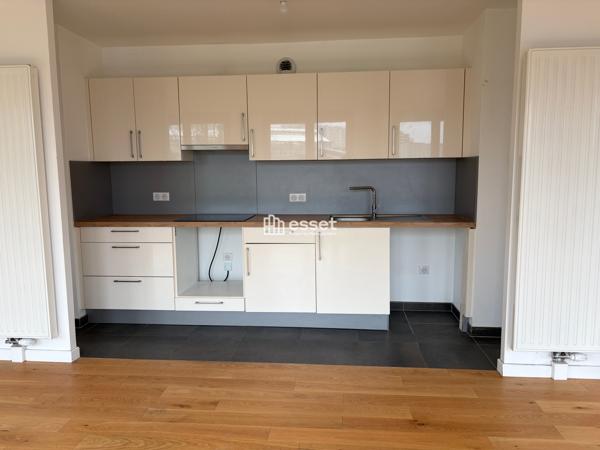 Location Appartement 4 pièces 79.2 m² - Paris 75018