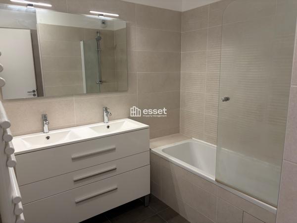 Location Appartement 4 pièces 79.2 m² - Paris 75018