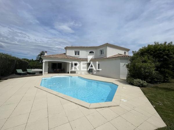 Maison 6 pièces de 200 m² à louer à Saint Medard En Jalles – Gajac