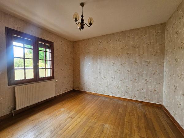 Plain-pied à vendre Roullet Saint Estephe 2 chambres et 1 bureau 90 m2 garage