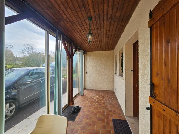 Plain-pied à vendre Roullet Saint Estephe 2 chambres et 1 bureau 90 m2 garage