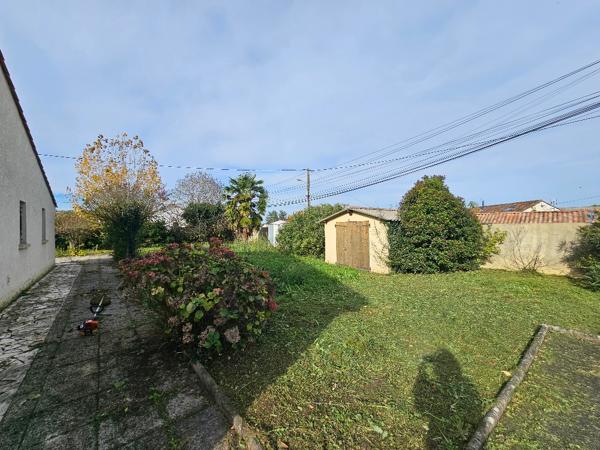 Plain-pied à vendre Roullet Saint Estephe 2 chambres et 1 bureau 90 m2 garage