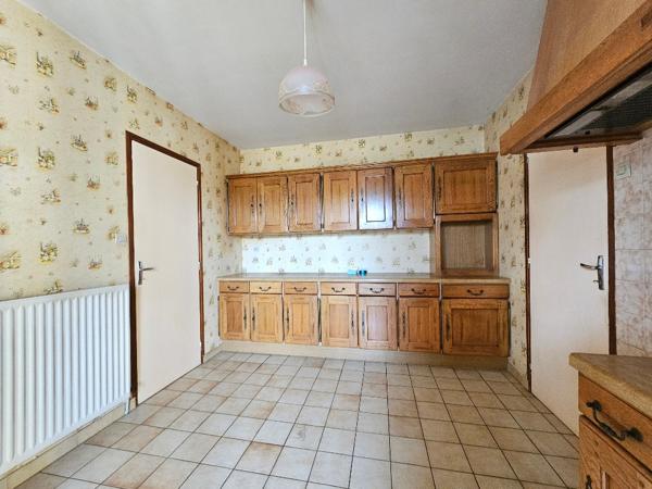 Plain-pied à vendre Roullet Saint Estephe 2 chambres et 1 bureau 90 m2 garage