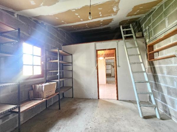 Plain-pied à vendre Roullet Saint Estephe 2 chambres et 1 bureau 90 m2 garage