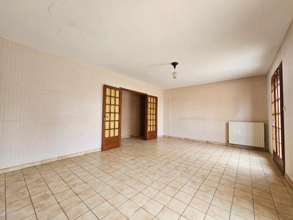 Plain-pied à vendre Roullet Saint Estephe 2 chambres et 1 bureau 90 m2 garage