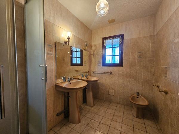 Plain-pied à vendre Roullet Saint Estephe 2 chambres et 1 bureau 90 m2 garage