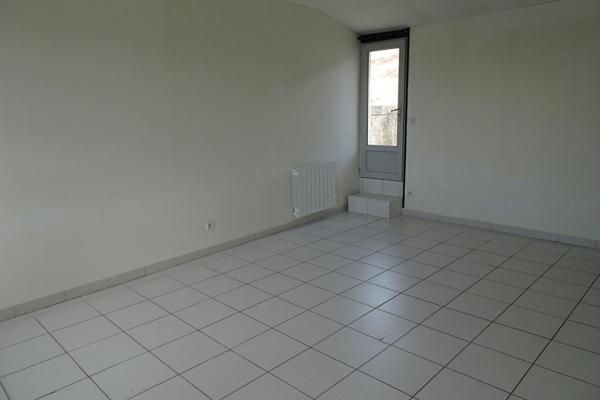 Exclusivité à TONNAY-CHARENTE Centre- Appart 2ème étage- 3 ch -Terrasse