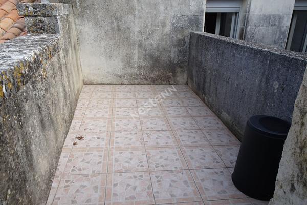 Exclusivité à TONNAY-CHARENTE Centre- Appart 2ème étage- 3 ch -Terrasse