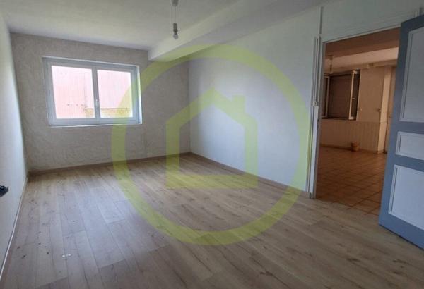 Maison et dépendances à MAULÉON (79700)