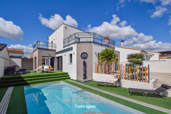 VAUX/MER - VILLA CONTEMPORAINE, CUBIQUE ET CITADINE AVEC PISCINE