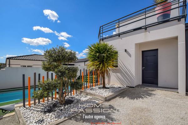 VAUX/MER - VILLA CONTEMPORAINE, CUBIQUE ET CITADINE AVEC PISCINE