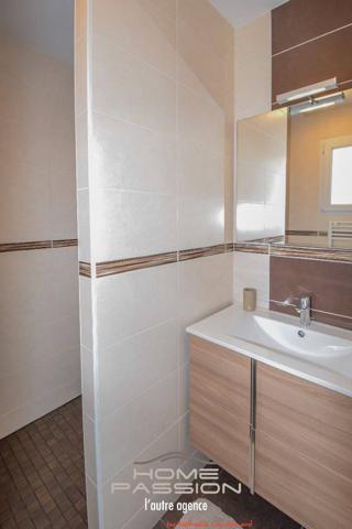 VAUX/MER - VILLA CONTEMPORAINE, CUBIQUE ET CITADINE AVEC PISCINE