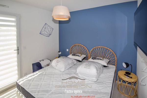 VAUX/MER - VILLA CONTEMPORAINE, CUBIQUE ET CITADINE AVEC PISCINE