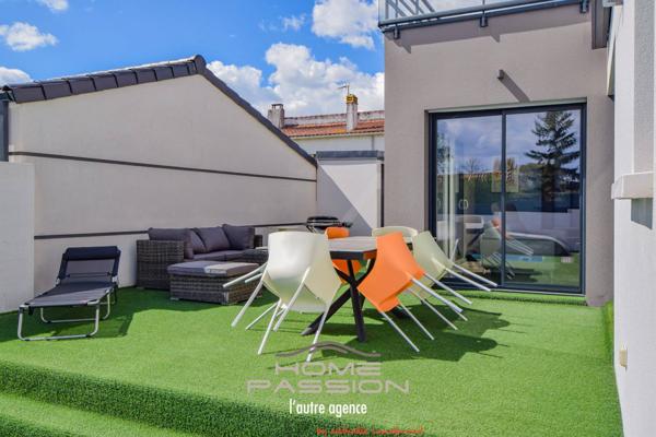 VAUX/MER - VILLA CONTEMPORAINE, CUBIQUE ET CITADINE AVEC PISCINE