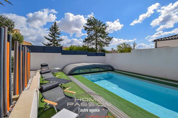 VAUX/MER - VILLA CONTEMPORAINE, CUBIQUE ET CITADINE AVEC PISCINE