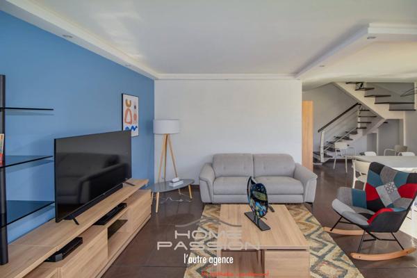 VAUX/MER - VILLA CONTEMPORAINE, CUBIQUE ET CITADINE AVEC PISCINE