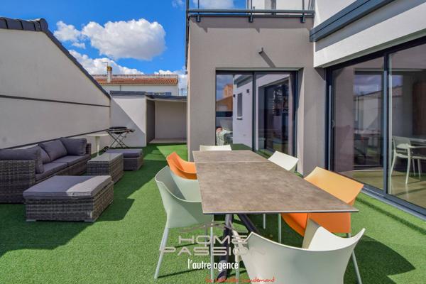 VAUX/MER - VILLA CONTEMPORAINE, CUBIQUE ET CITADINE AVEC PISCINE