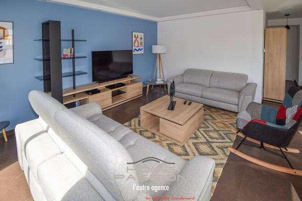 VAUX/MER - VILLA CONTEMPORAINE, CUBIQUE ET CITADINE AVEC PISCINE