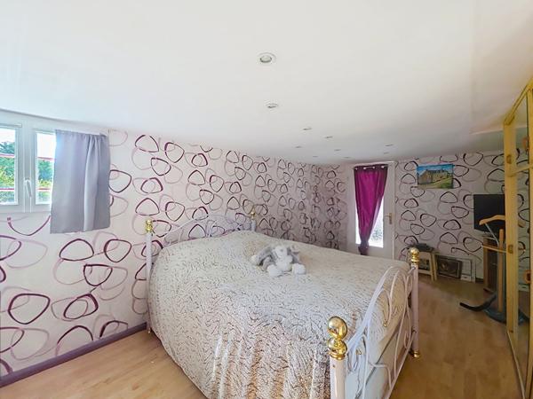 Maison à vendre à St Jean des Mauvrets - 3 chambres et terrain de 700m²