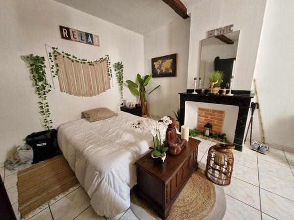 11100 NARBONNE TYPE 2 DUPLEX SECTEUR HALLES