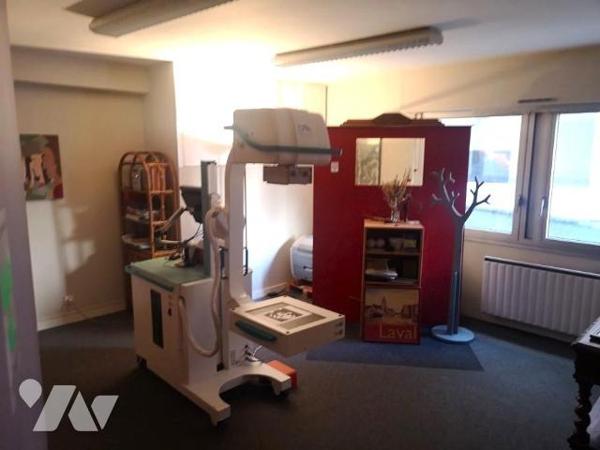 Laval Coeur du Centre vile, Locaux / Bureaux professionnels avec entrée privative