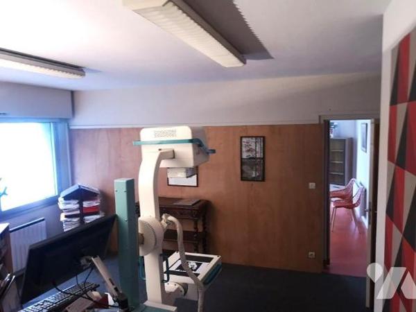 Laval Coeur du Centre vile, Locaux / Bureaux professionnels avec entrée privative