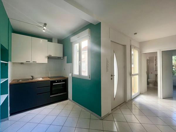 DIJON, Proche hyper-centre T2 en RDC de 33 m² avec Cour