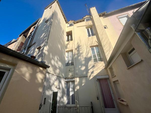 DIJON, Proche hyper-centre T2 en RDC de 33 m² avec Cour