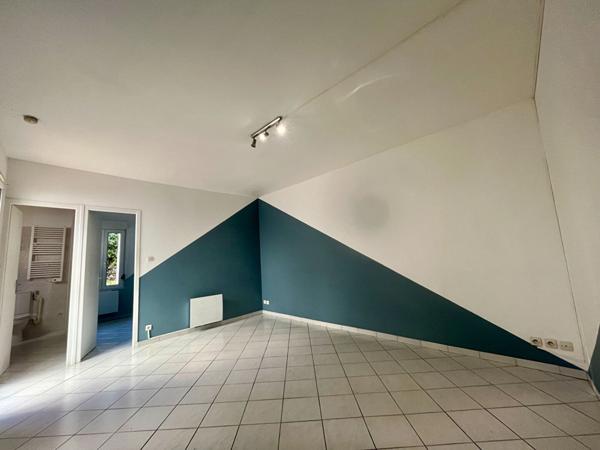 DIJON, Proche hyper-centre T2 en RDC de 33 m² avec Cour