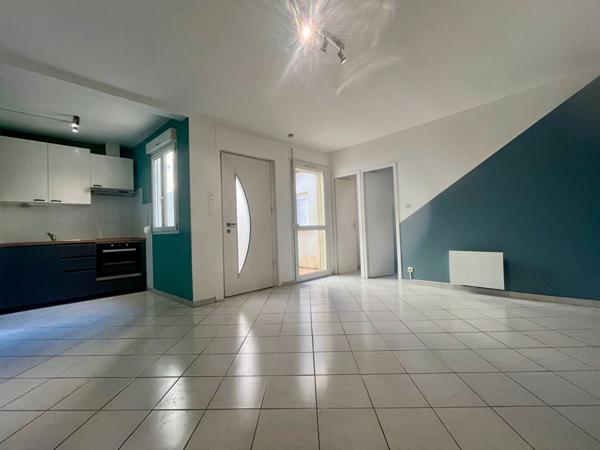 DIJON, Proche hyper-centre T2 en RDC de 33 m² avec Cour