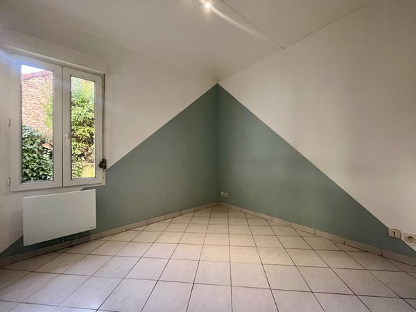 DIJON, Proche hyper-centre T2 en RDC de 33 m² avec Cour