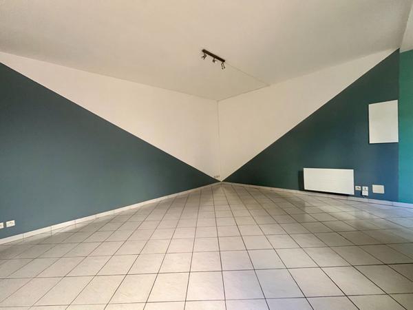 DIJON, Proche hyper-centre T2 en RDC de 33 m² avec Cour