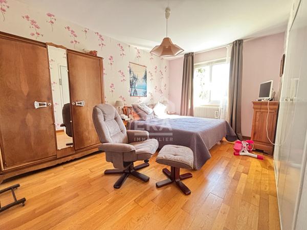 Montagnat maison de 6 pièce(s) surface 142.59 m2, 4 chambres, un bureau, 2 pièces d'eau, double garage, piscine, chalet, ...