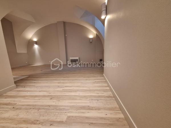 Local d activites de 128 m²