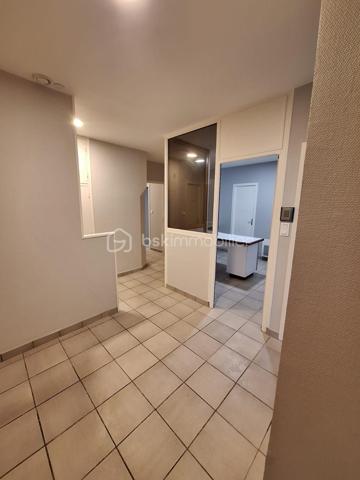 Local d activites de 128 m²