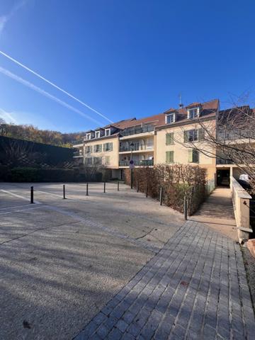 Fontenay-le-Fleury (78330) DERNIER ETAGE A FONTENAY LE FLEURY