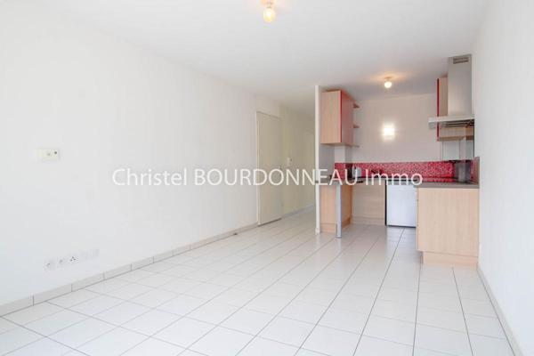 Appartement type F2 1 chambre , balcon, place de stationnement