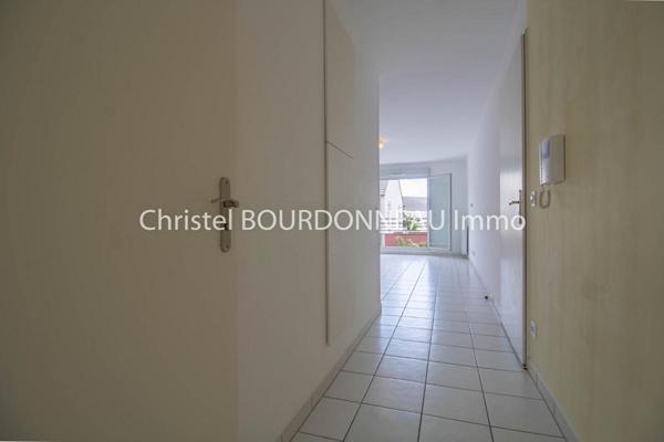 Appartement type F2 1 chambre , balcon, place de stationnement