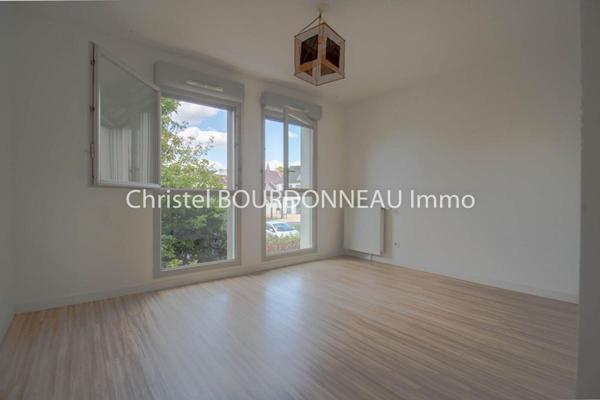 Appartement type F2 1 chambre , balcon, place de stationnement